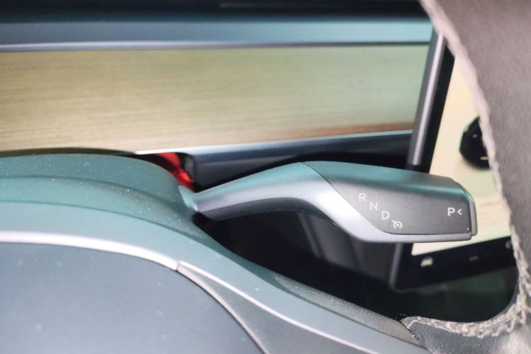 特斯拉 Model Y 2022款 后轮驱动版中控内饰18