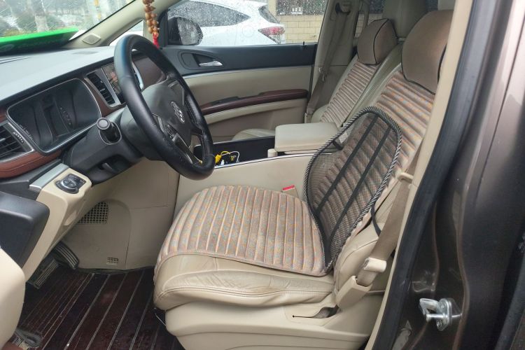 别克GL8 2015款 2.4L 豪华商务尊享版中控内饰19