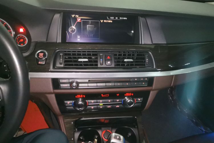 宝马5系 2014款 525Li 豪华设计套装中控内饰16