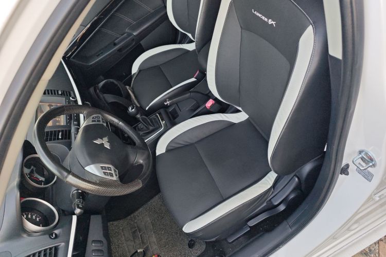 三菱 翼神 2016款 1.8L 手动黑白复刻版局部细节19