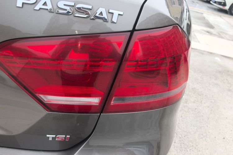大众 帕萨特 2014款 1.8TSI DSG尊荣版车身外观9