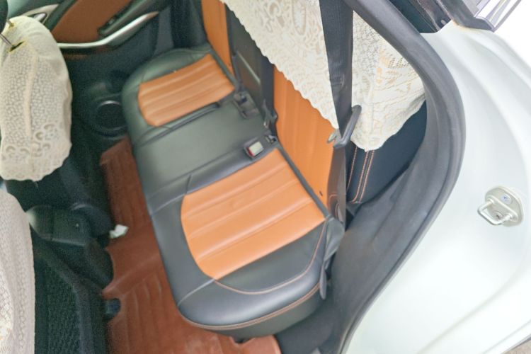 比亚迪 宋 2016款 2.0TID 自动尊贵型中控内饰7004