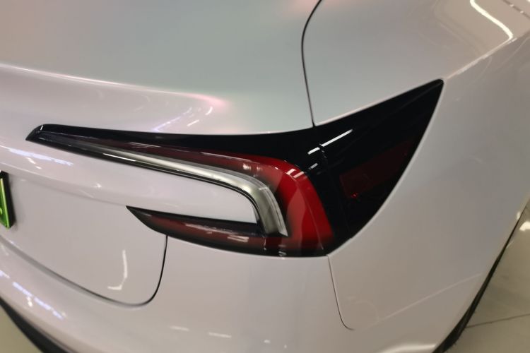 特斯拉 Model 3 2023款 后轮驱动版车身外观9