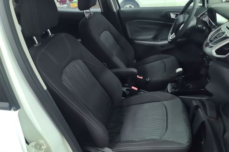 福特 翼搏 2013款 1.0L GTDi 手动尊贵型局部细节41