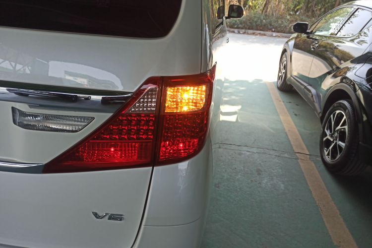 丰田 埃尔法 2012款 3.5L 豪华版车身外观9