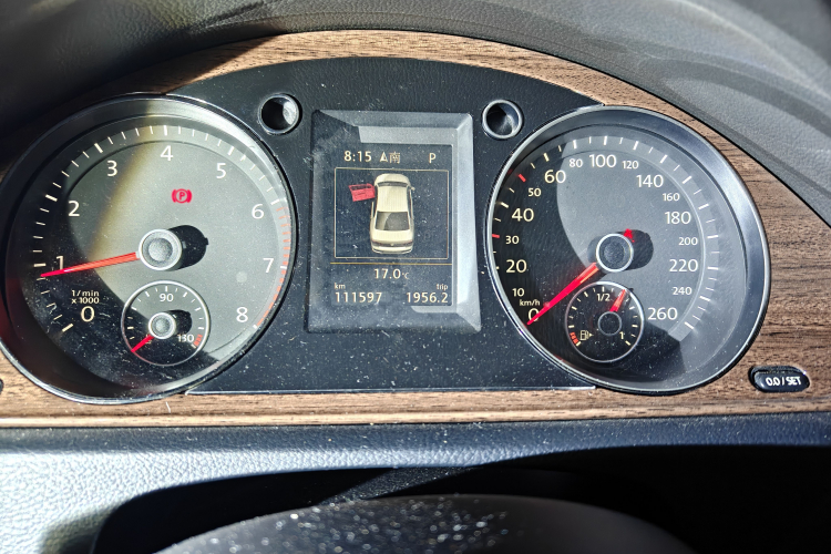 大众 迈腾 2015款 2.0TSI 尊贵型中控内饰15