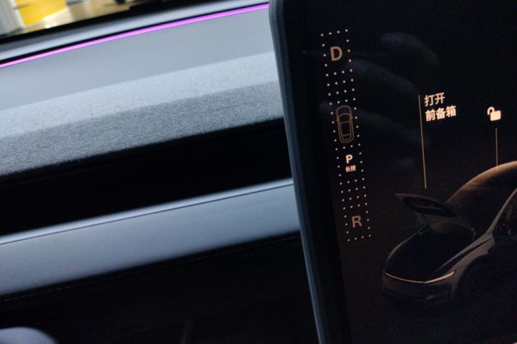 特斯拉 Model Y 2025款 长续航全轮驱动版中控内饰18