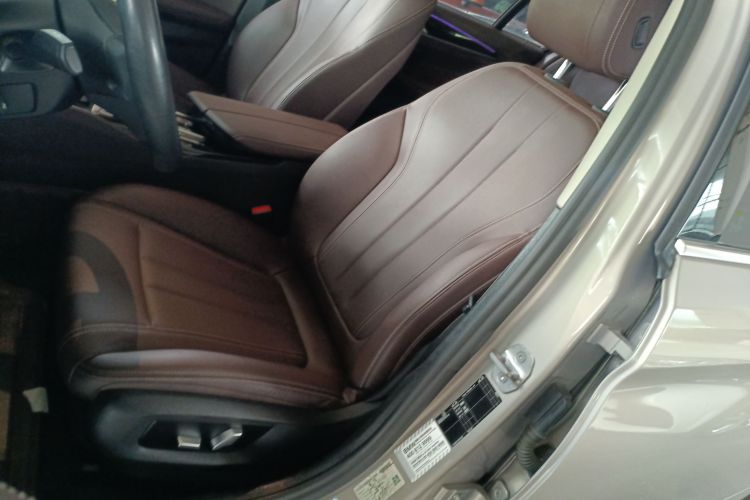 宝马5系 2020款 525Li 豪华套装中控内饰19