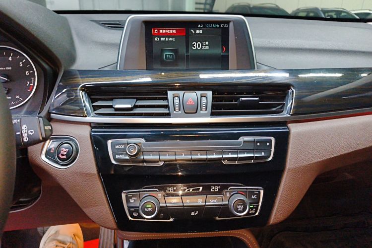 宝马X1 2018款 sDrive18Li 尊享型中控内饰16