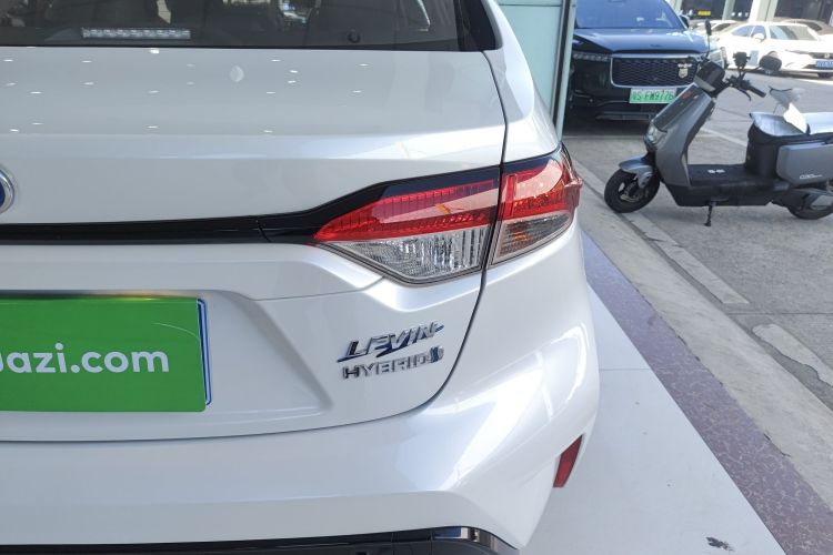 丰田 雷凌 2023款 智能电混双擎 1.8L 运动版车身外观9