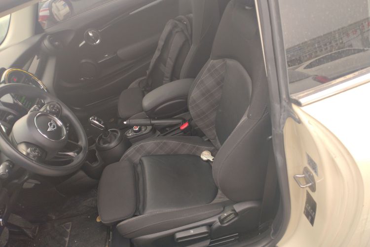 MINI 2018款 1.5T COOPER 经典派中控内饰7004