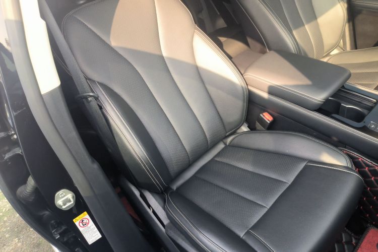 比亚迪 唐 2018款 2.0T 自动智联尊荣型 7座 国V局部细节41