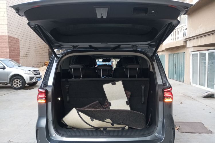 荣威iMAX8 2022款 400TGI 至尊版机舱底盘23