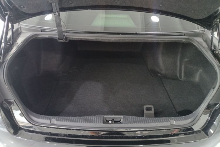 丰田 皇冠 2018款 2.0T 先锋版机舱底盘23