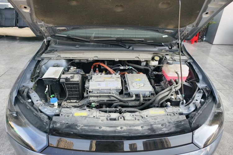 小鹏P5 2024款 500Plus版机舱底盘24