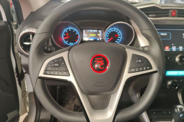 比亚迪 元 2017款 1.5L 自动酷炫互联型中控内饰13