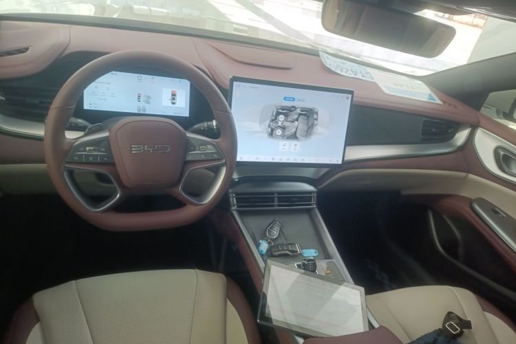 比亚迪 海豹07 DM-i 2025款 智驾版 DM-i 1.5L 125km 豪华型中控内饰12