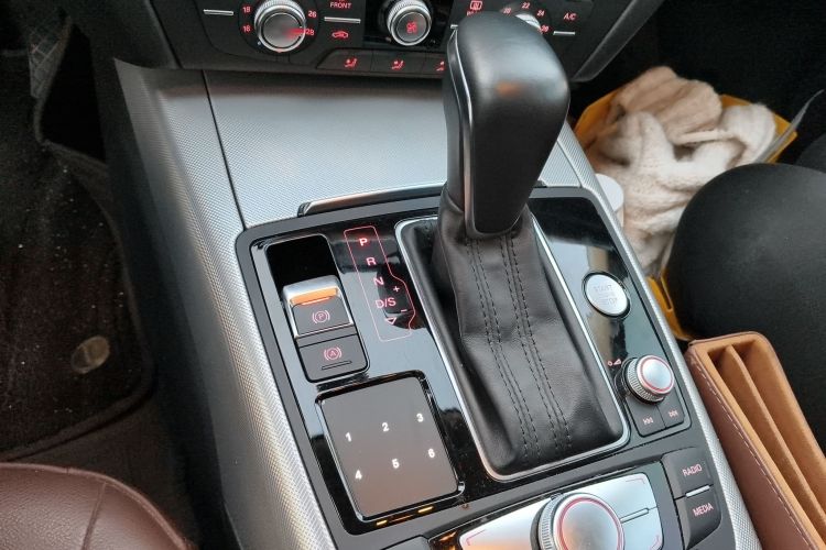 奥迪A6L 2018款 30周年年型 35 TFSI 时尚型中控内饰18