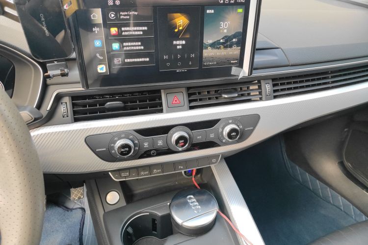 奥迪A4L 2020款 40 TFSI 时尚致雅型中控内饰16