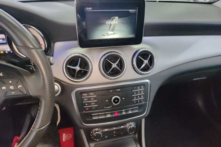 奔驰GLA 2016款 GLA 200 动感型局部细节16