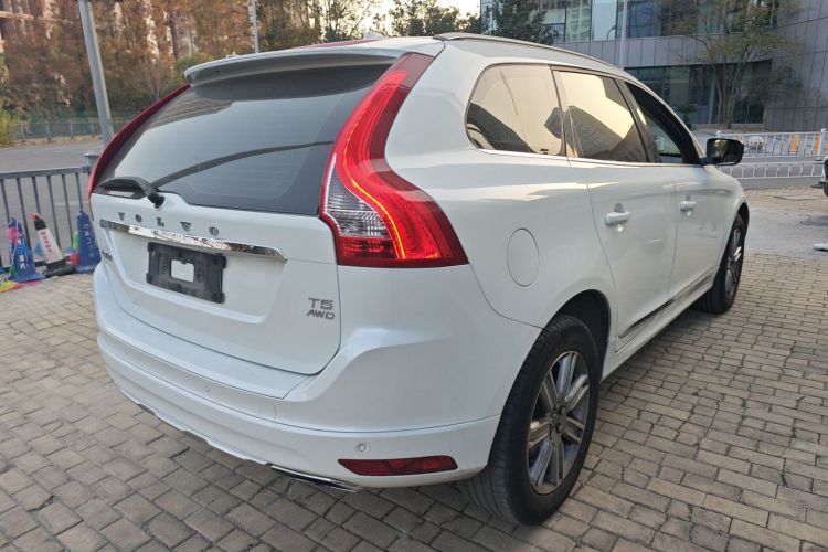 沃尔沃XC60 2016款 T5 AWD 智远版车身外观7