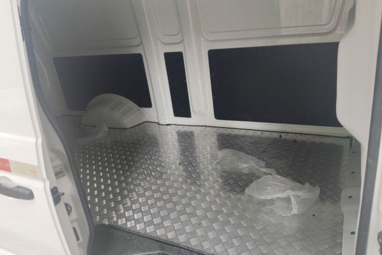 东风 御风EM27 2024款 EM27L 亿纬动力 41.86kWh中控内饰7004