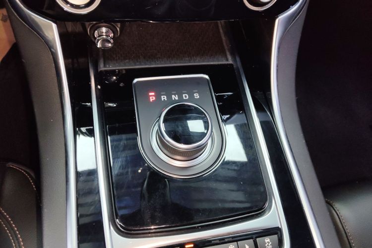 捷豹XEL 2019款 2.0T 200PS 尊享版中控内饰18