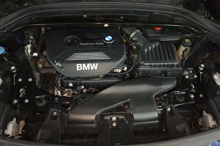 宝马X1 2019款 sDrive18Li 尊享型机舱底盘24