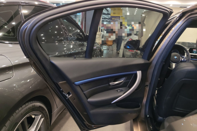 宝马3系 2018款 320i M运动套装中控内饰7008