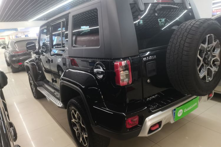 北京越野 北京BJ40 2019款 PLUS 2.3T 自动四驱尊享版 国VI车身外观4