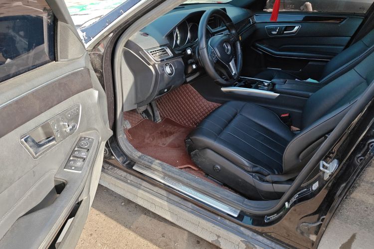 奔驰E级 2015款 改款 E 260 L 运动型中控内饰7003