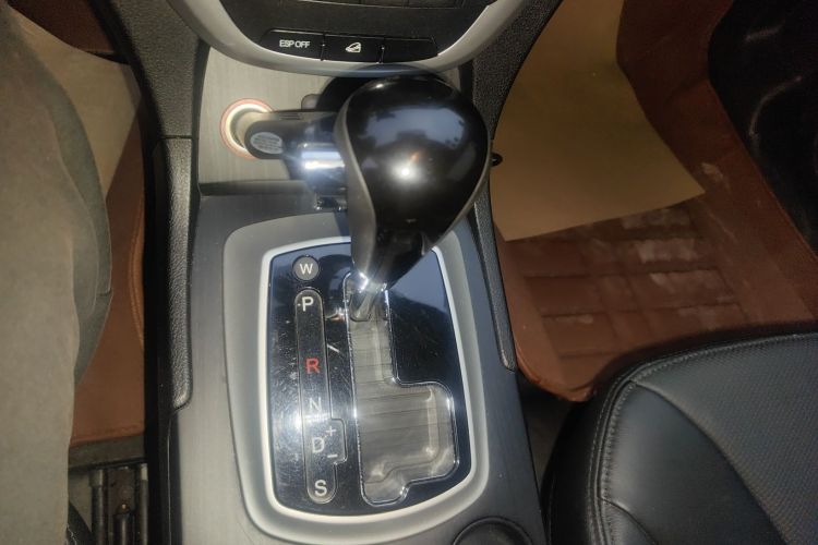 广汽传祺 传祺GS5 2014款 2.0L 自动两驱周年增值版中控内饰18