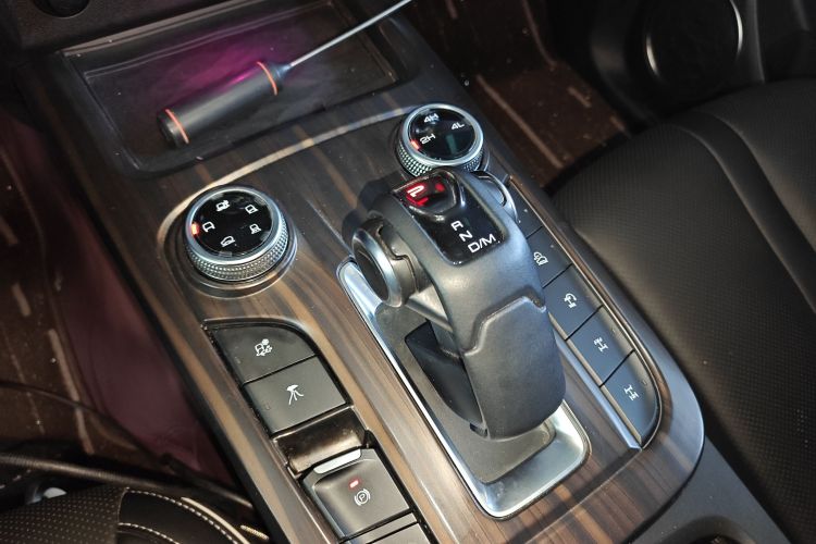 坦克300 2021款 越野版 2.0T 征服者中控内饰18