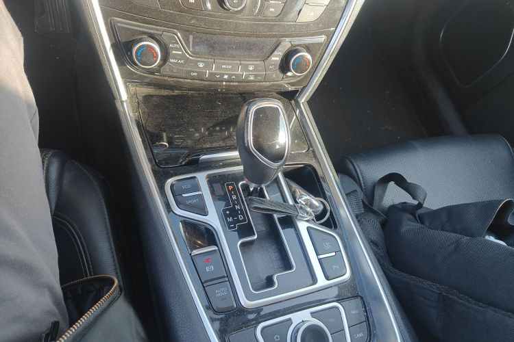 吉利汽车 博瑞 2015款 2.4L 舒适型中控内饰18