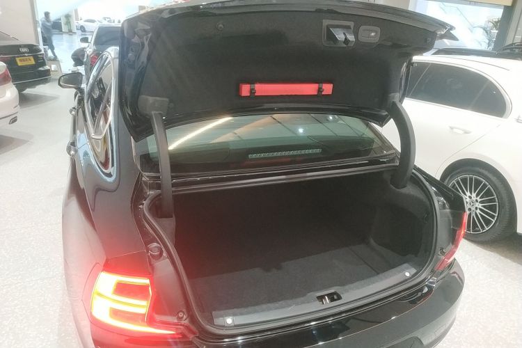 沃尔沃S90 2020款 T5 智逸豪华版机舱底盘23