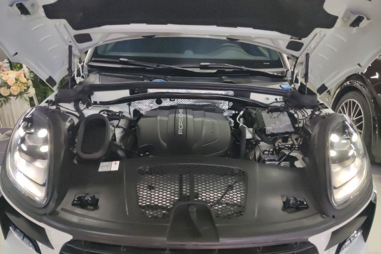 保时捷 2020款 Macan 2.0T机舱底盘24