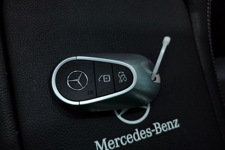 奔驰C级 2023款 C 260 L 运动版中控内饰11