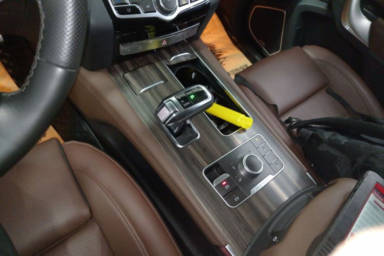 哈弗H9 2017款 2.0T 汽油四驱尊享型 5座局部细节18