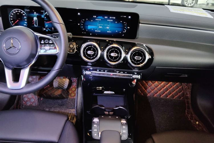 奔驰A级 2021款 A 180 L 运动轿车局部细节16