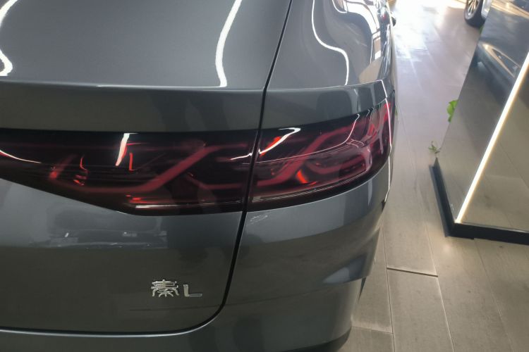 比亚迪 秦L 2024款 DM-i 120KM超越型车身外观9