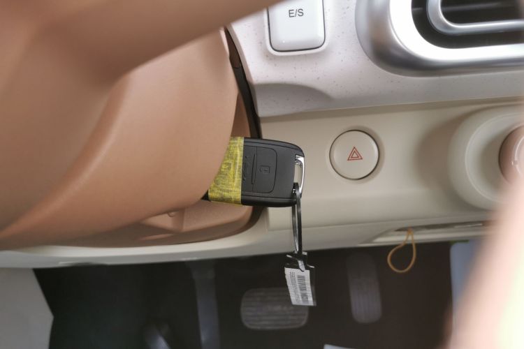 五菱汽车 宏光MINIEV 2024款 第三代 215km 青春版中控内饰11