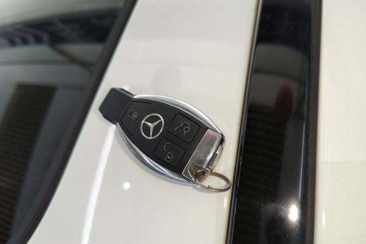 奔驰C级 2018款 C 180 L 时尚型运动版中控内饰7001