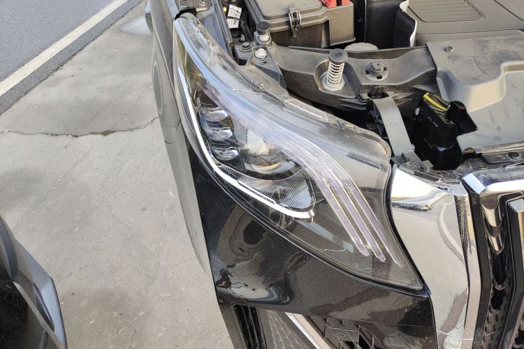 奔驰 威霆 2024款 2.0T 商务版 7座车身外观8