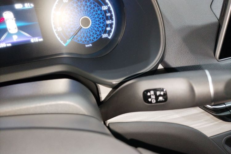 红旗E-QM5 2025款 500km 出行版局部细节18