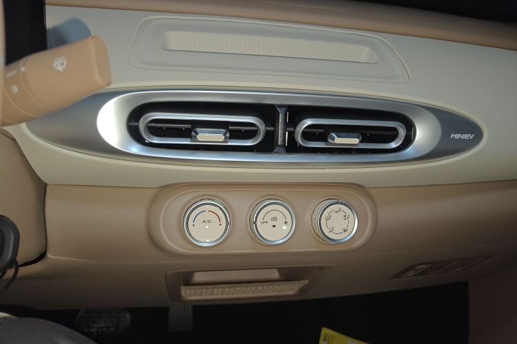 五菱汽车 宏光MINIEV 2025款 四门版 进阶款中控内饰16