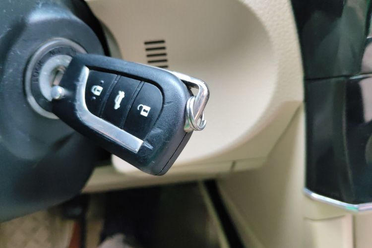 丰田 卡罗拉 2014款 1.6L 手动GL中控内饰7001