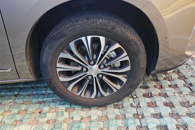 别克GL8 2022款 陆上公务舱 652T 豪华型车身外观6007