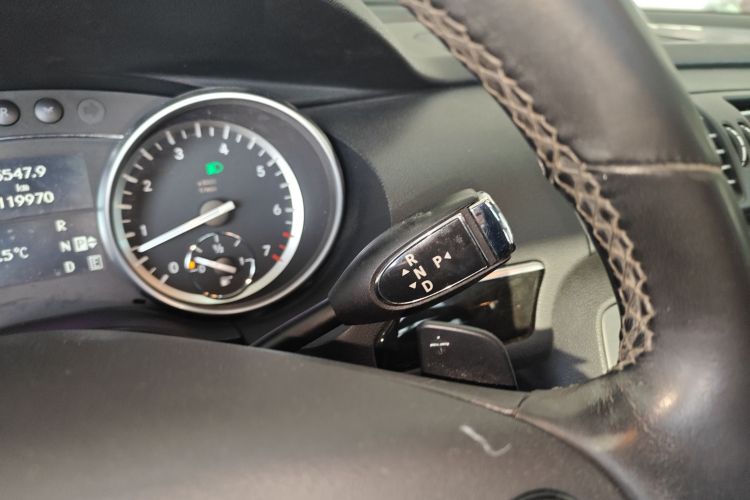 奔驰R级 2017款 R 320 4MATIC 商务型臻藏版中控内饰18