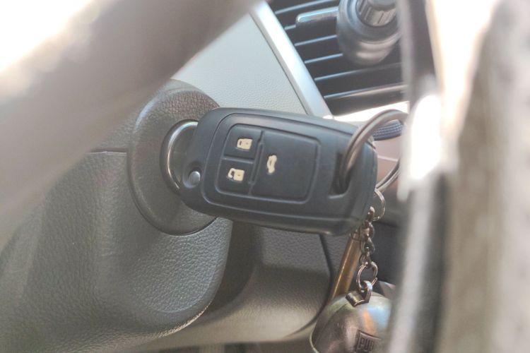 雪佛兰 科鲁兹 2015款 1.5L 经典 SL MT中控内饰11