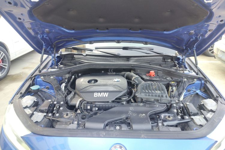 宝马1系 2017款 118i 设计套装型机舱底盘24